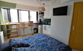 Vannes: Charmant Studio Sur Le Port